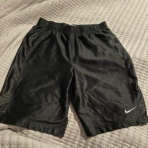 Boys size L basketball shorts
